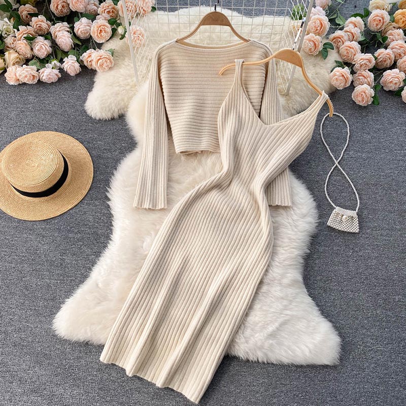 Modieuze dames set: elegante trui met pofmouwen en aansluitende jurk.