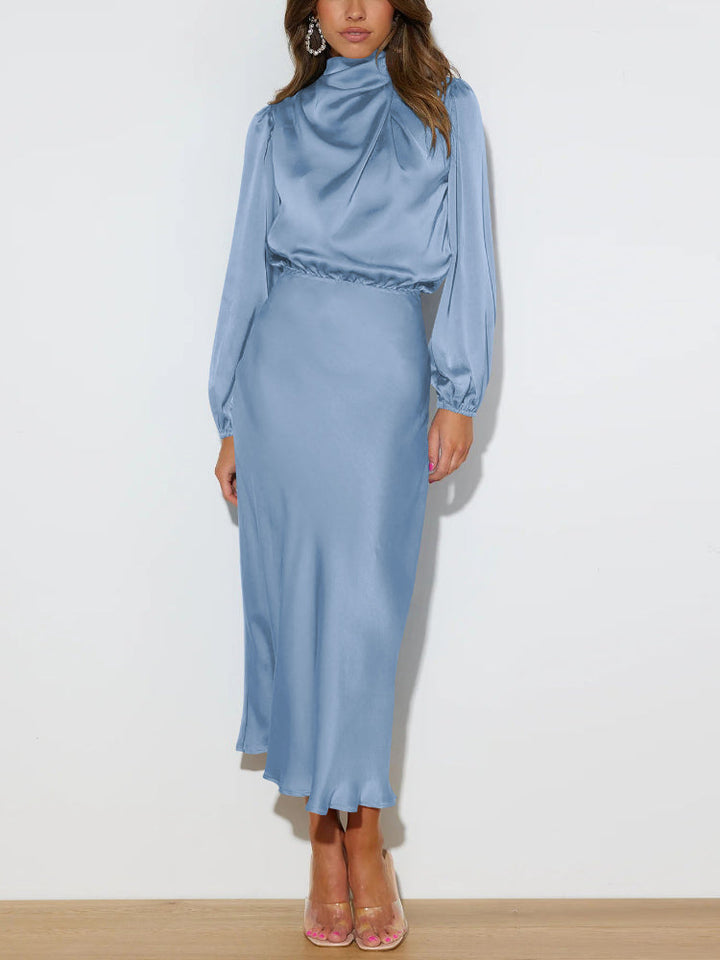Zwarte elegante satijnen jurk. Luxe dames galajurk voor speciale gelegenheden en formele evenementen.