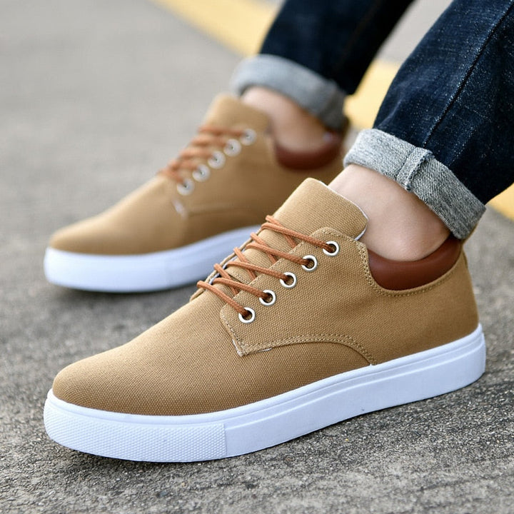 Heren sportieve schoenen, moderne voetmode die functionaliteit en stijl combineert.