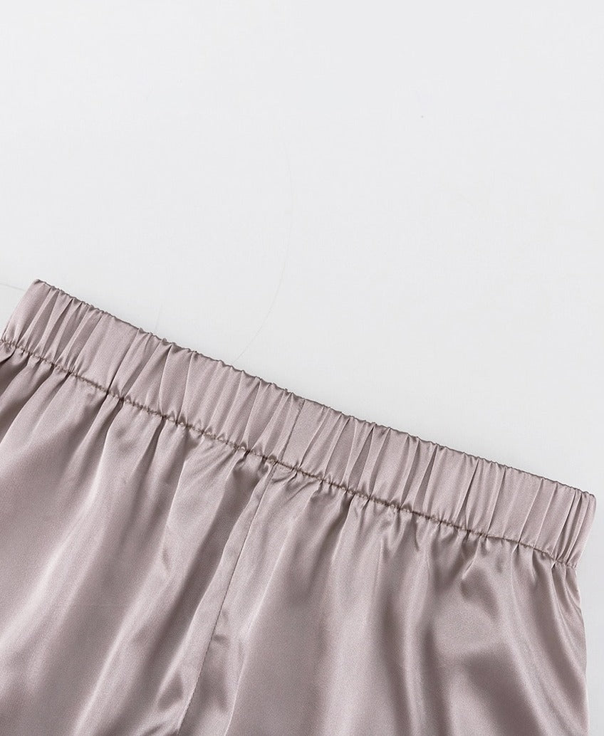 Zacht en stijlvol dames huispak met veren, voor een elegante en relaxte look.