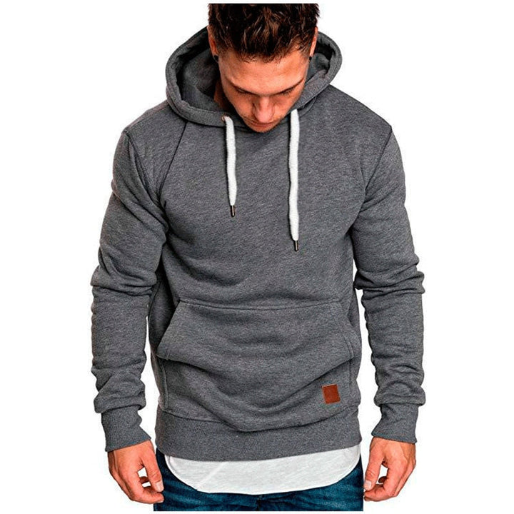 Comfortabele casual heren hoodie met buidelzak en wit koord. Sportieve trui voor heren, veelzijdig te dragen.