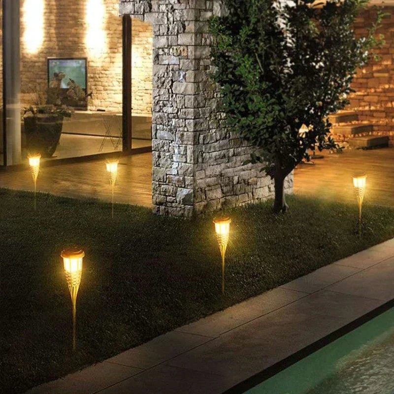 Set van 5 solar fakkels, waterdicht, met warm vlam effect. Perfecte sfeerverlichting voor uw tuin of terras.