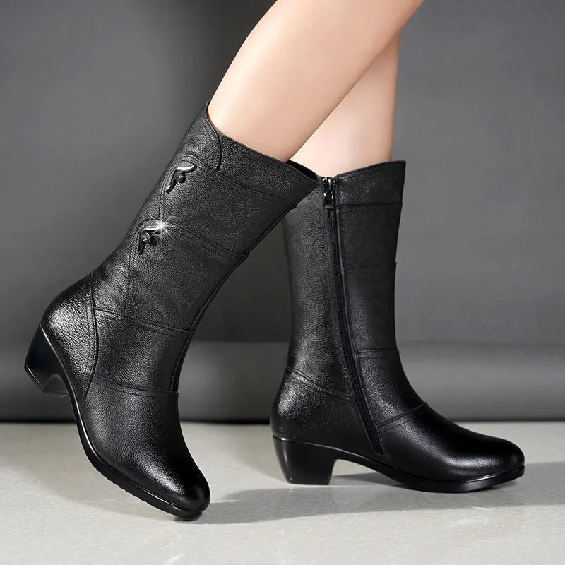 Comfortabele zwarte dames winterlaarzen met warme voering, perfect voor stijlvolle wintermode.