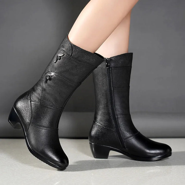 Comfortabele zwarte dames winterlaarzen met warme voering, perfect voor stijlvolle wintermode.