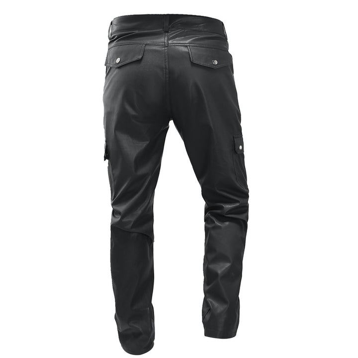 Urban stijl herenbroek: een moderne cargo broek met uniek leereffect en handige zijzakken. Comfortabel en trendy.