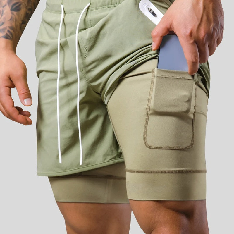 Heren training sportbroek Mauro 2-in-1; met ingebouwde compressie voor extra ondersteuning.