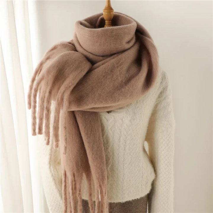 Modieuze unisex sjaal voor de winter, voorzien van een luxe kasjmier look en decoratieve grote kwasten.