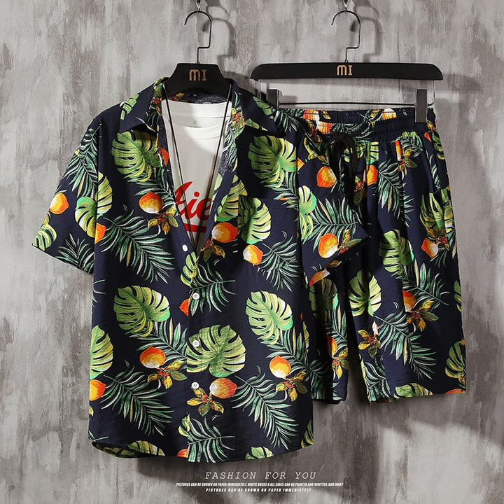Trendy Boas strandkleding set voor heren. Kleurrijk shirt en korte broek voor een opvallende, vrolijke look.