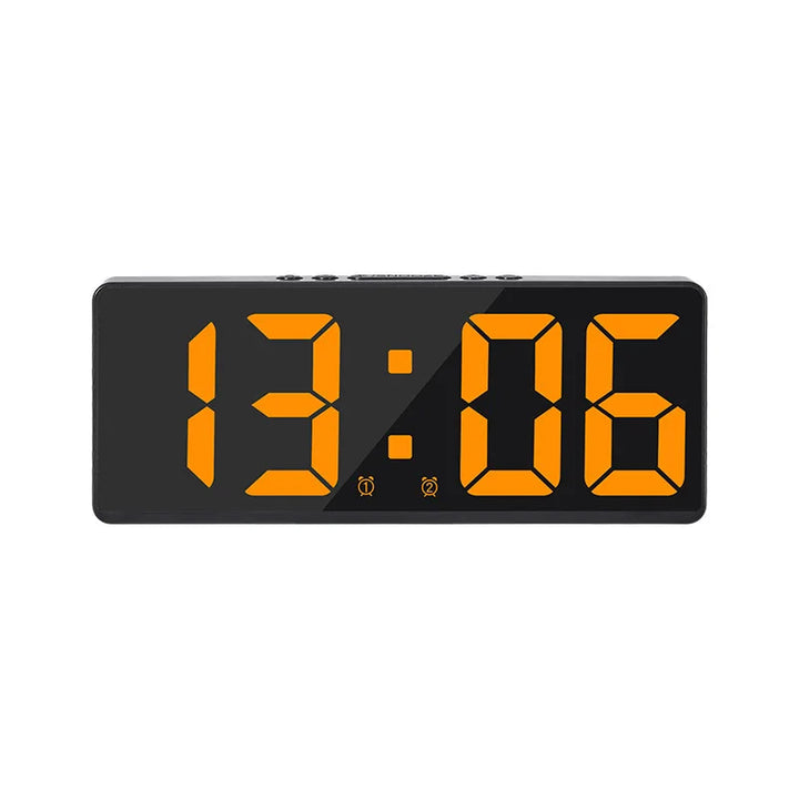 Elegante LED wekker in modern design, toont tijd, temperatuur en datum, verrijkt elke kamer.