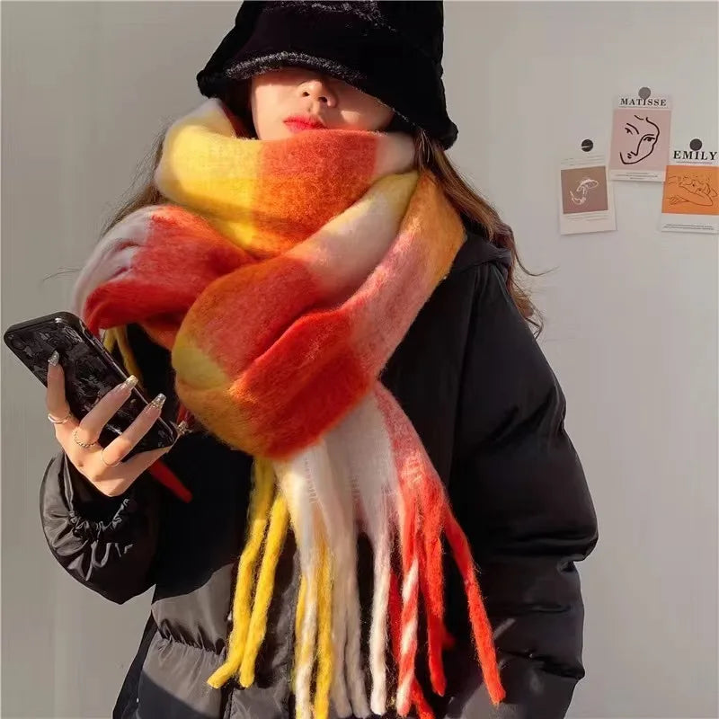 Dikke wollen dames sjaal, heerlijk zacht en warm; een essentiële winter accessoire.
