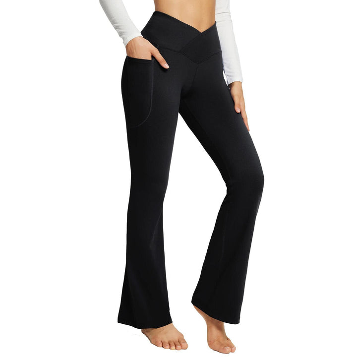 Comfortabele dames sportbroek met elastische hoge taille, wijde pijpen en praktische zijzakken.