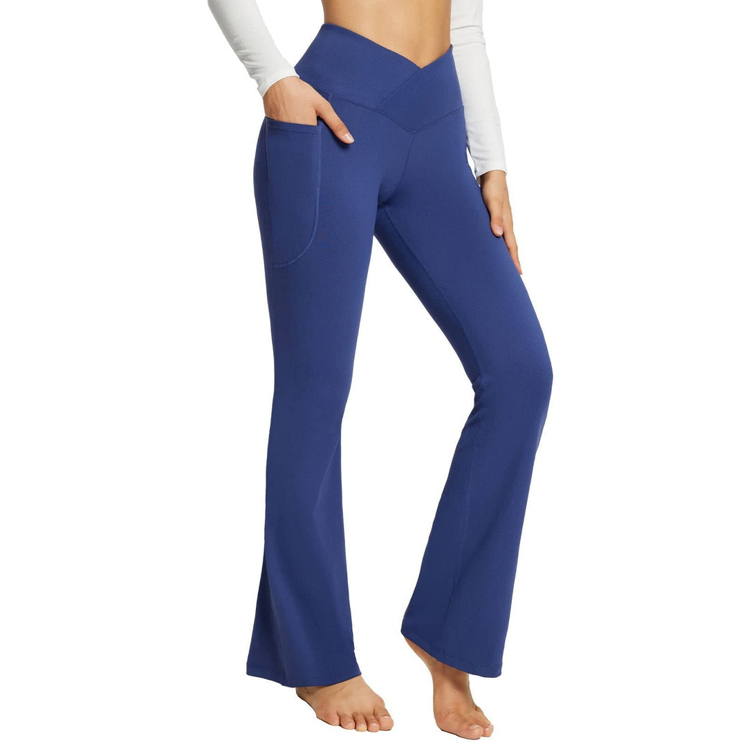 Stijlvolle dames flare yoga broek met hoge taille en stretch, perfect voor sport of casual kleding.