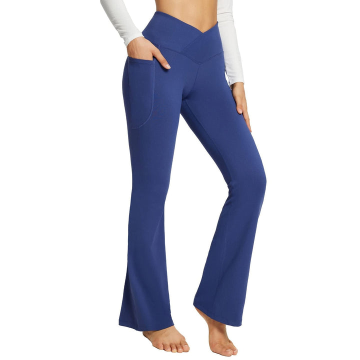 Stijlvolle dames flare yoga broek met hoge taille en stretch, perfect voor sport of casual kleding.