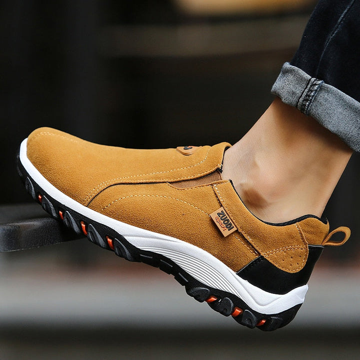 Stevige gripzool van heren outdoorschoenen, ideaal voor elk terrein en lange wandeltochten.