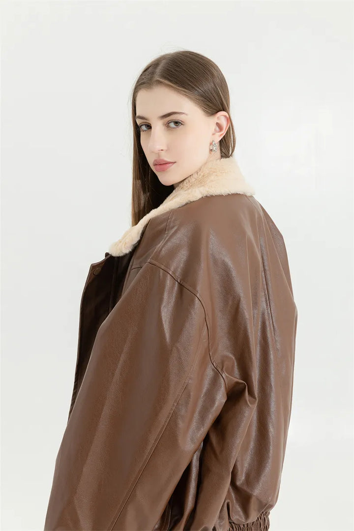 Warme Amanda dames winterjas, gemaakt van PU-leer met een tijdloze vintage uitstraling.