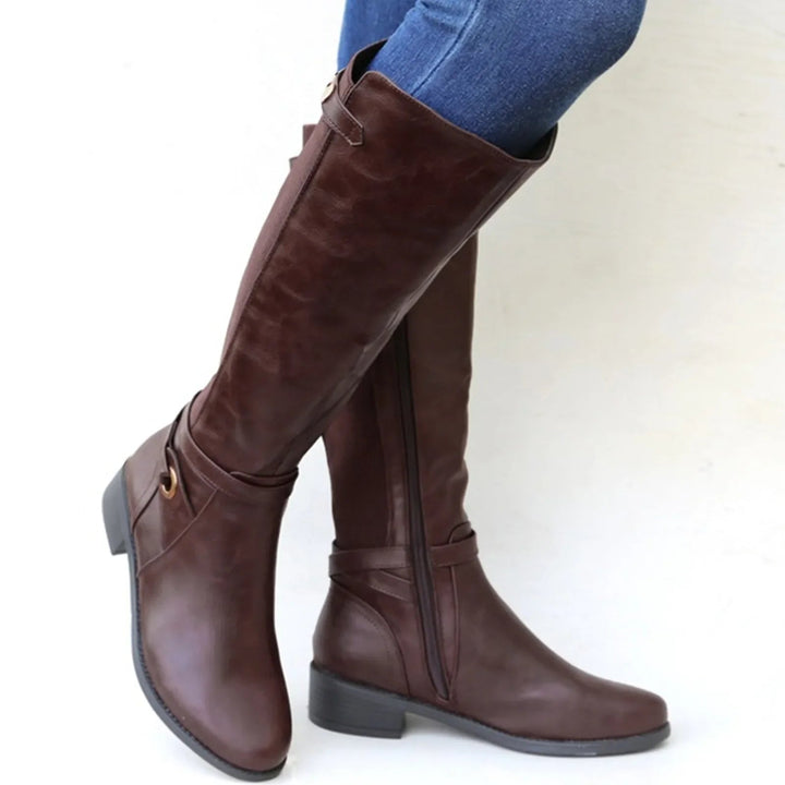 Comfortabele damesschoenen: zwarte laarzen met dikke hak, voor een chique en stabiele look.
