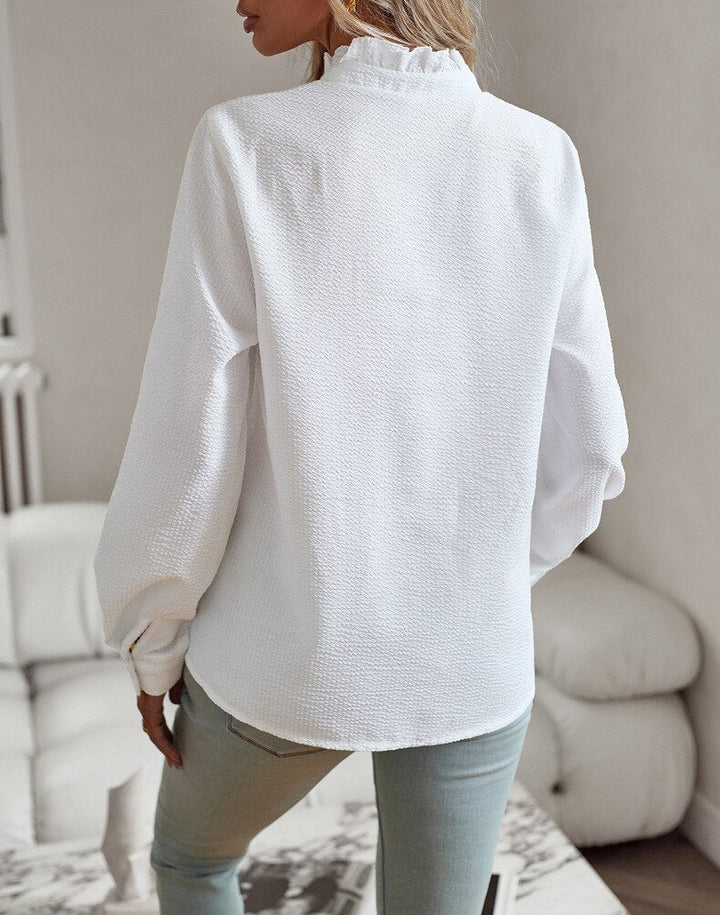 De comfortabele pasvorm van deze elegante damesblouse, luchtig en stijlvol voor de zomer.