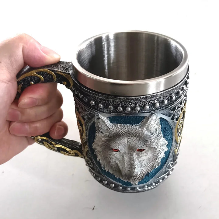 Decoratieve middeleeuwse mok, een uniek heren cadeau. Ideaal als viking themamok voor Vaderdag.