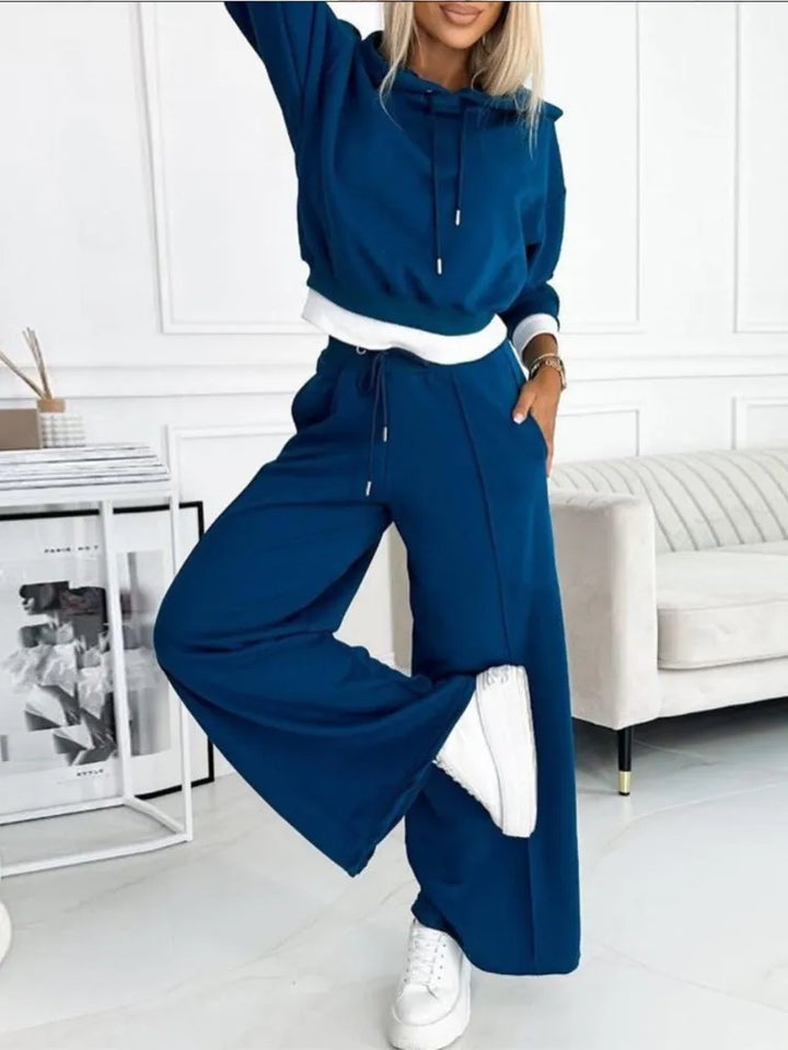 Moderne damesmode: tweedelig pak, comfortabele jogging lounge set met stijlvolle afwerking.