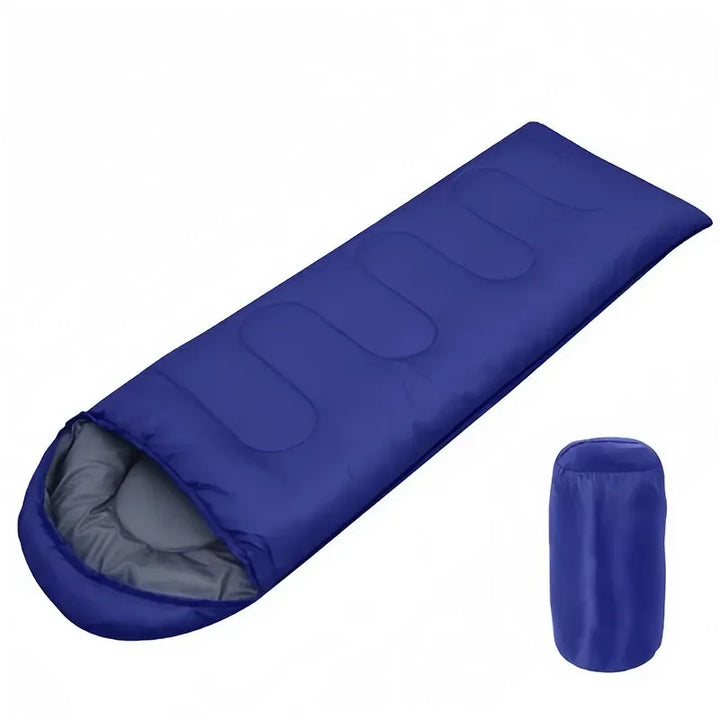 Opgerolde, compacte 4-seizoenen slaapzak, klaar voor ultralichte outdoor reizen en kampeeravonturen.