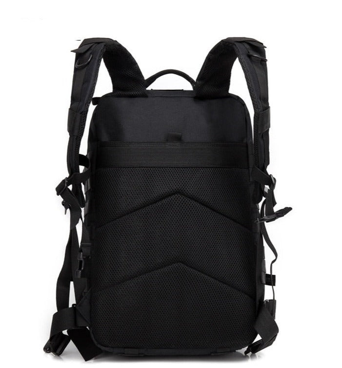 Moderne heren backpack 50 liter, stijlvol en functioneel voor zowel stadsreizen als wildernis.