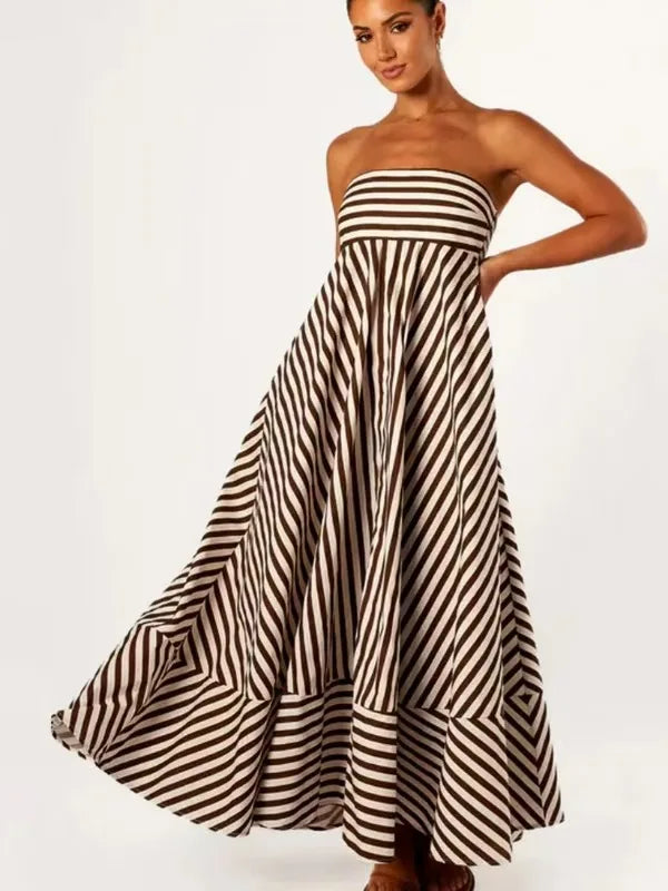 Casual gestreepte strapless maxi-jurk voor dames, luchtig en modieus. Perfect voor een relaxte zomerse look.