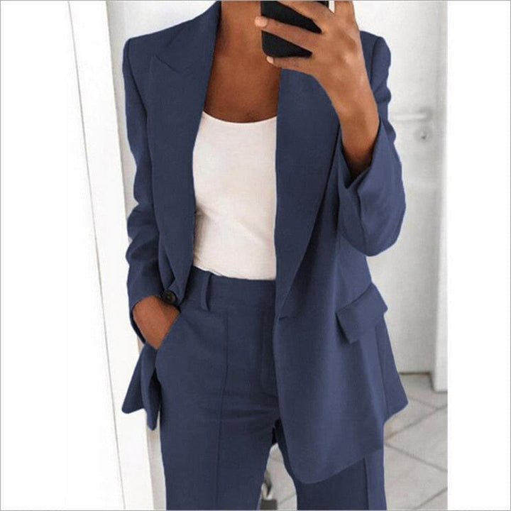 Chique dames blazer, ideaal voor zakelijke kleding of een trendy casual look.