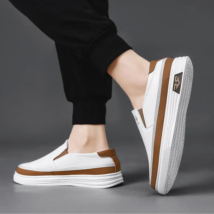Witte heren instapschoenen met een stijlvol, minimalistisch design. Bieden ademend comfort voor dagelijks gebruik.