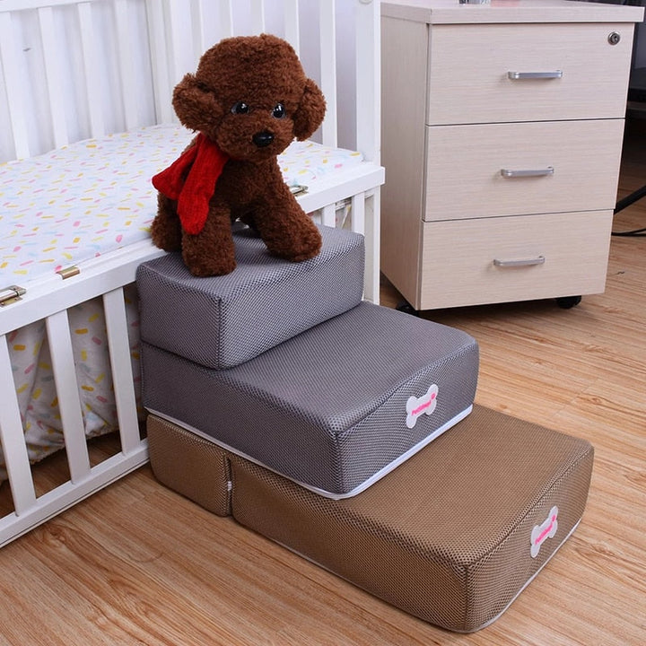 Stevige hondentrap met twee treden; perfect opstapje voor je hond bij bank of bed.