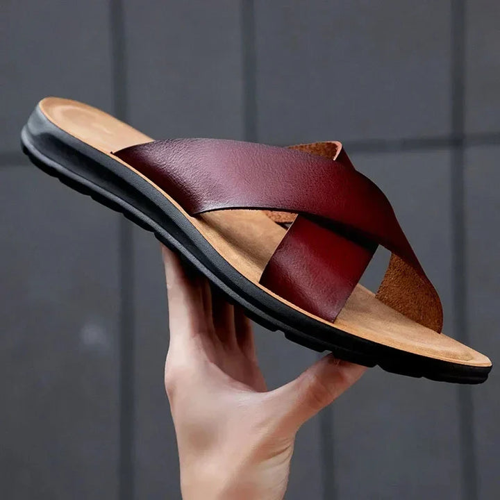 Gele comfortabele heren zomerslippers, perfect als veelzijdige slip-on sandalen voor de zomer.