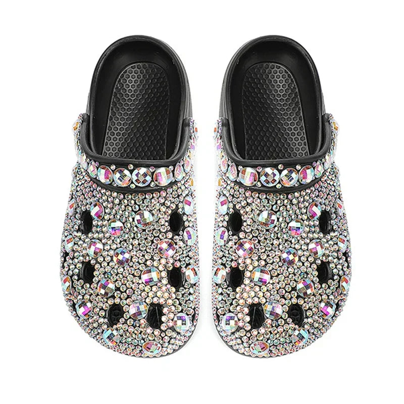Stijlvolle dames zomerslippers met sprankelende strass kristallen, ontworpen voor comfort en een modieuze look.