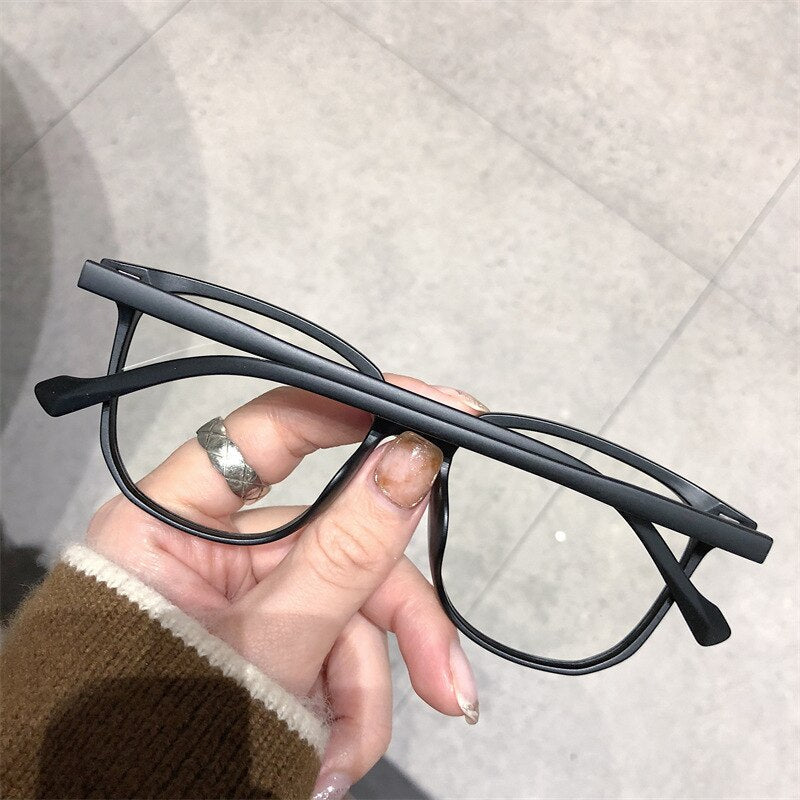 Unisex computerbril met voorschrift en blauwlichtfilter, essentieel voor digitale oogbescherming.
