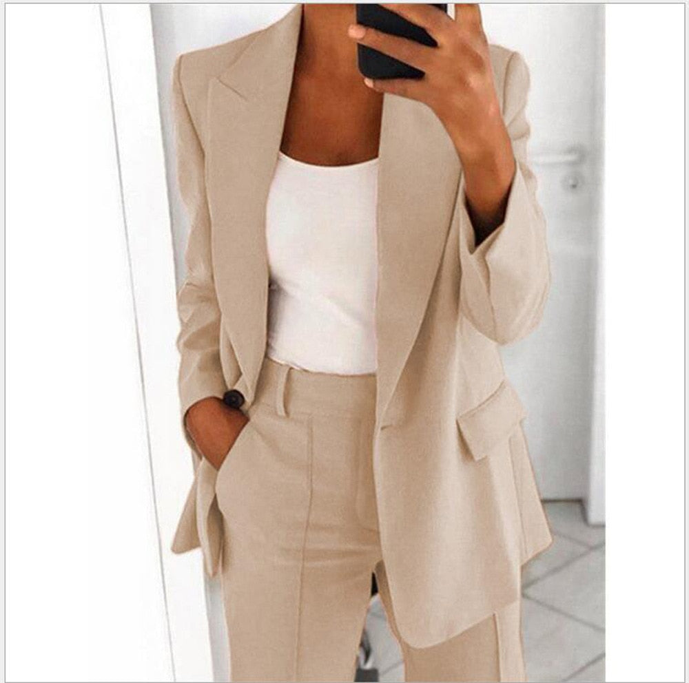 Moderne damesblazer, veelzijdig en comfortabel, perfect als kantooroutfit of overkleding.