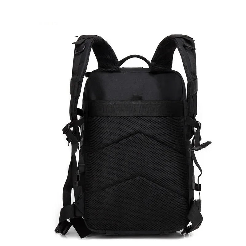 TrailPro outdoor rugzak 30L, ideaal voor jagen, vissen en avontuurlijke reizen.