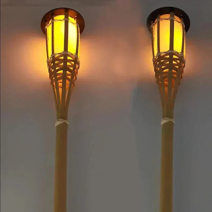 Energiezuinige zonne-fakkels met levensecht vlam effect. Duurzame solar lampen voor sfeervolle buitenverlichting in de tuin.