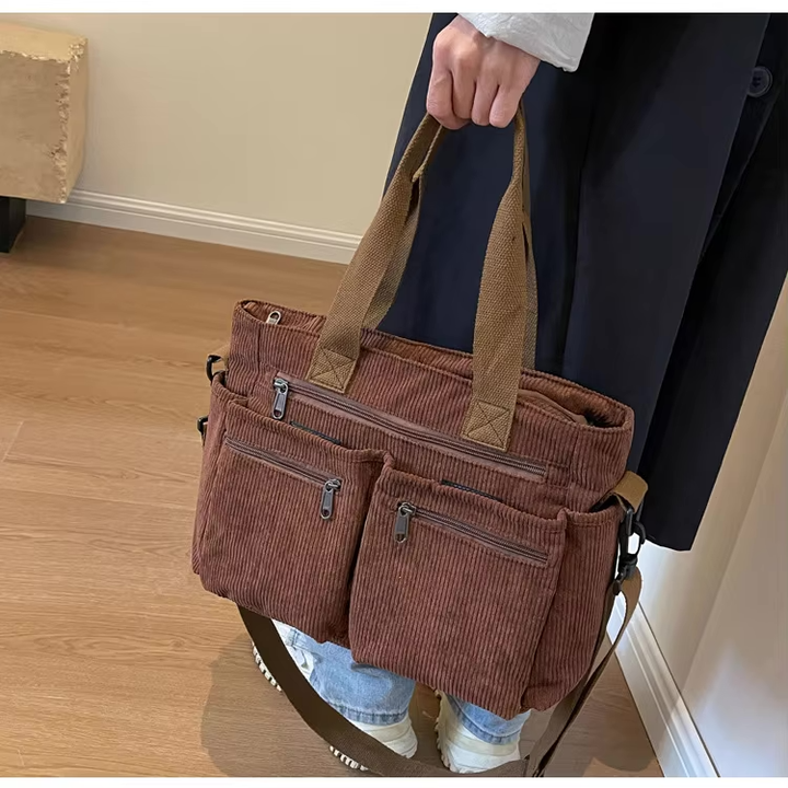 Trendy beige corduroy schoudertas voor dames, veelzijdig en comfortabel.