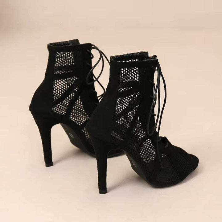 Hoymans elegante zwarte dames sandalen met hak, open teen en comfortabele verstelbare enkelband. Perfect voor zomer.