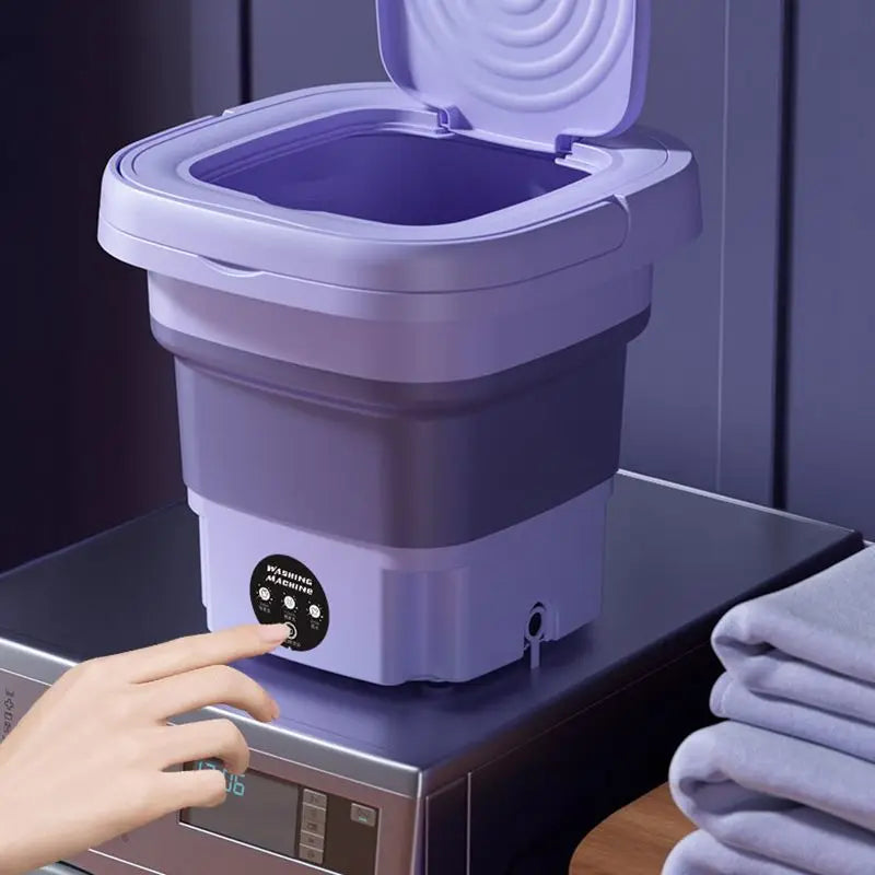 Uitgeklapte 8L opvouwbare wasmachine, klaar voor efficiënt wassen van ondergoed, sokken of babykleding.
