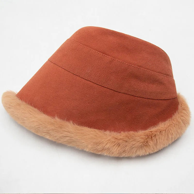Stijlvol pluche dames vissershoedje, een warm en comfortabel kerstcadeau voor de winter.
