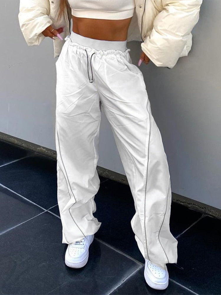 Comfortabele damesbroek: witte baggy streetwear broek met moderne, losse pasvorm.