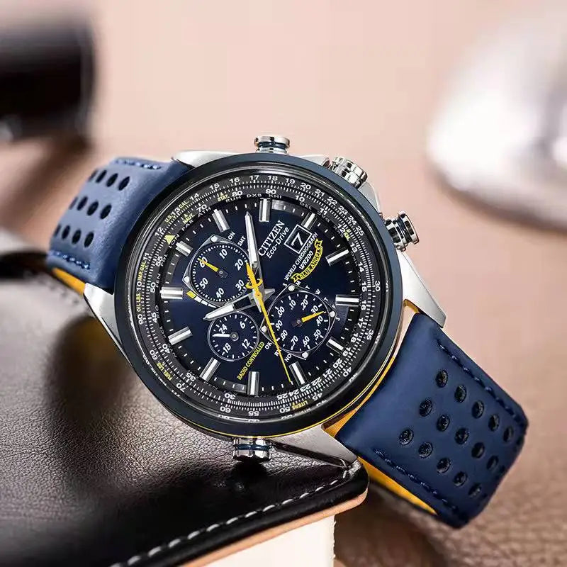 Close-up van blauw heren polshorloge met quartz uurwerk en chronograaf. Waterdicht en roestvrij staal.