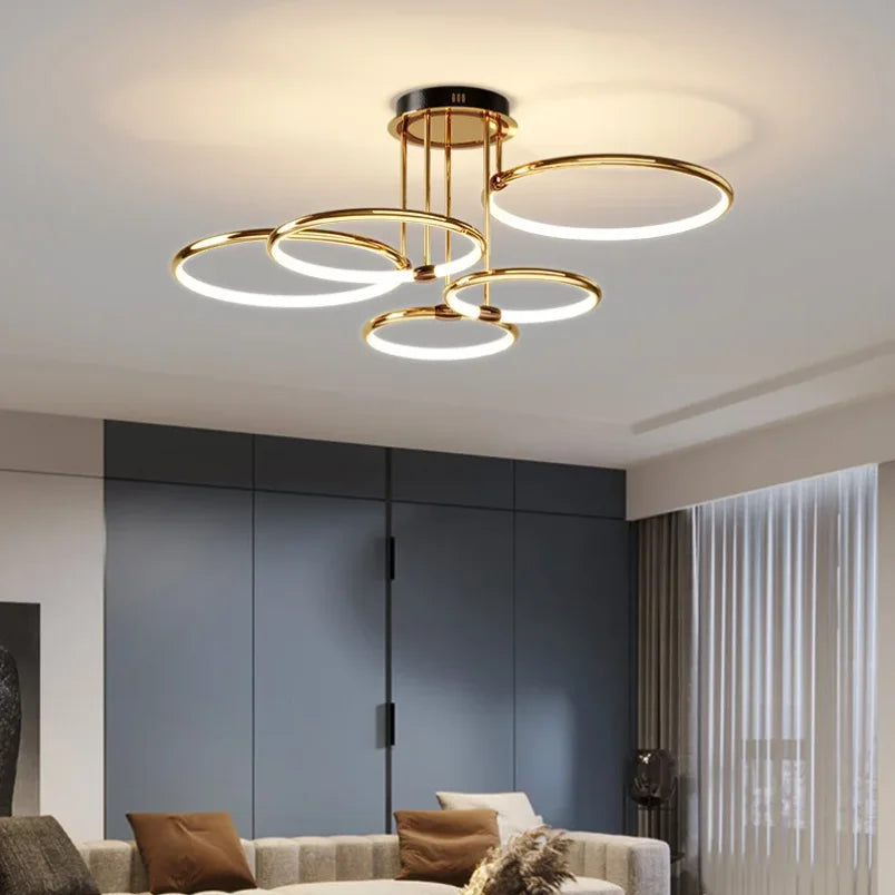 Moderne LED plafondlamp met elegante ringen, geometrisch design voor sfeervolle verlichting.
