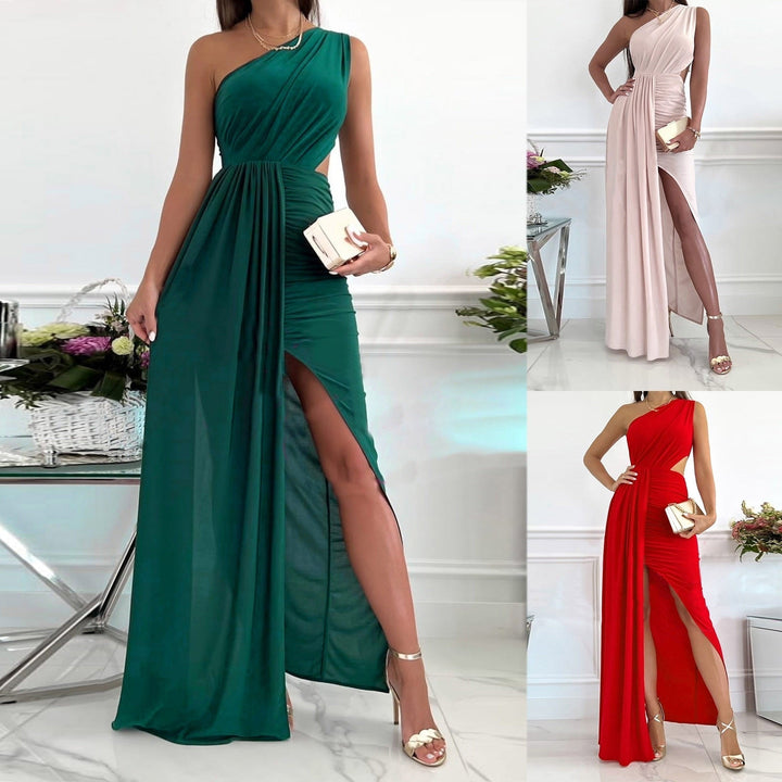 Modieuze rode damesjurk, perfect als stijlvolle feestjurk of comfortabele zomerjurk. Elegant ontwerp.