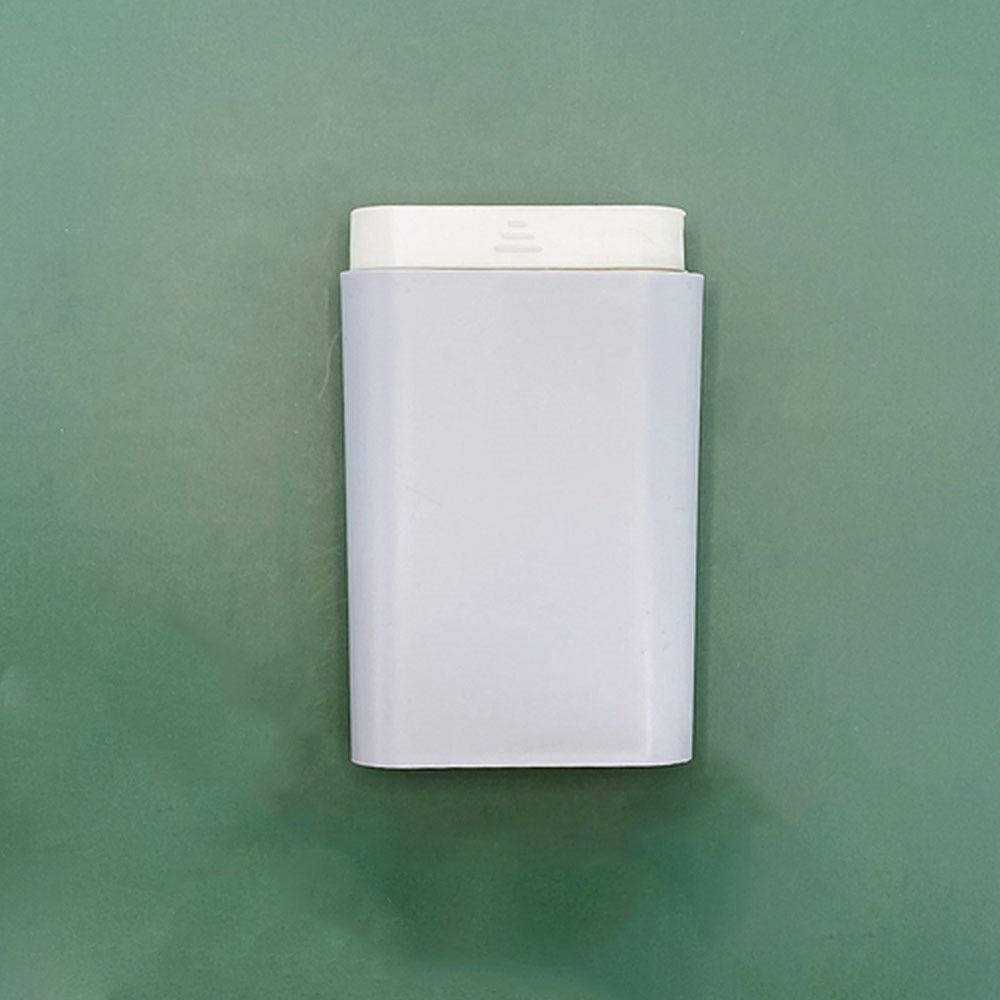 Handig reisaccessoire: een compact pillendoosje voor het veilig opbergen van medicatie.