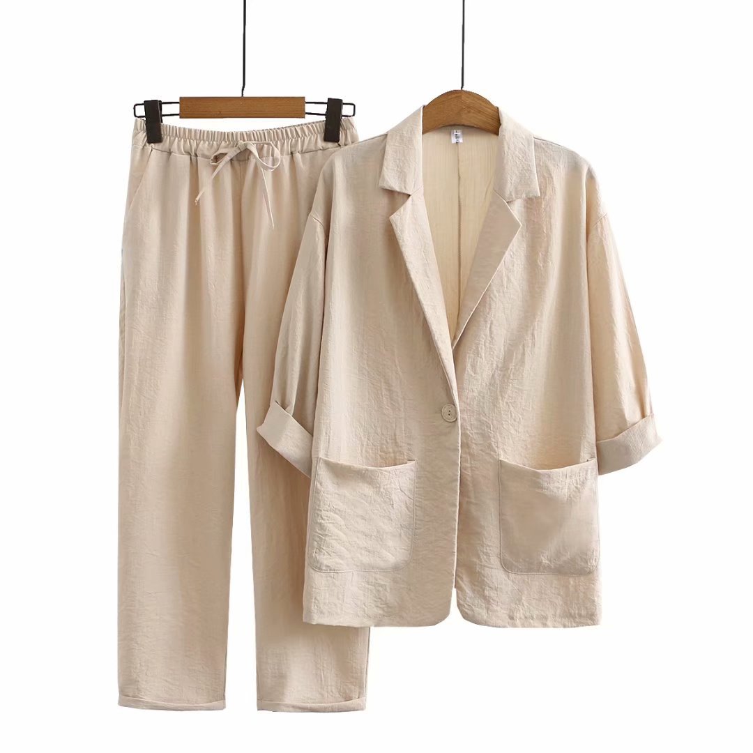 Zachte dames kledingset bestaande uit casual blouse en comfortabele broek, perfect voor lente/zomer.