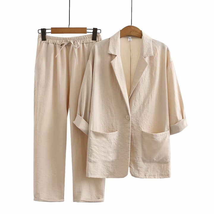 Zachte dames kledingset bestaande uit casual blouse en comfortabele broek, perfect voor lente/zomer.