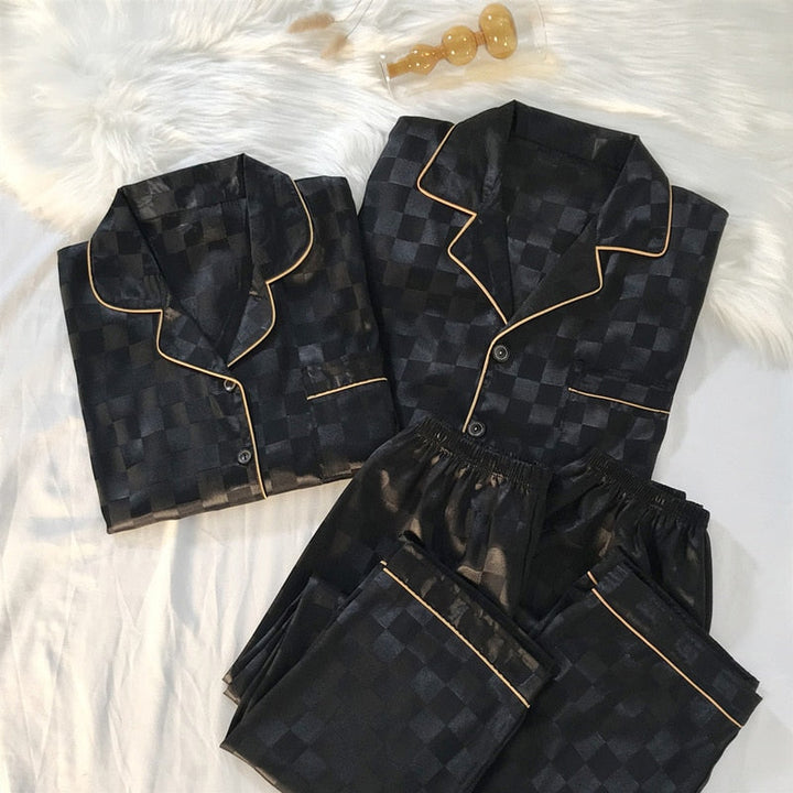 Perfect cadeau: zachte, comfortabele SleepyPyjama™ voor dames en heren. Heerlijke winterpyjama.