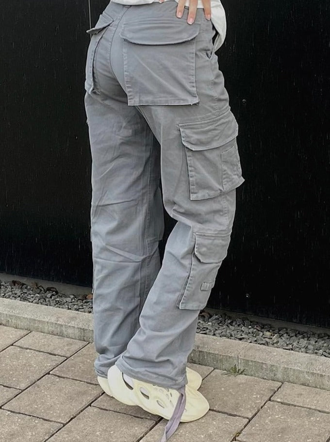 Deze trendy dames cargo broek met wijde pijpen biedt comfort en stijl voor elke gelegenheid.