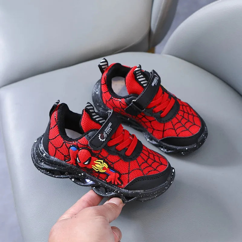 Peutervriendelijke Spider-Man sportschoenen met LED, ideaal voor speelplezier, rood/blauw/zwart, duurzame zool.