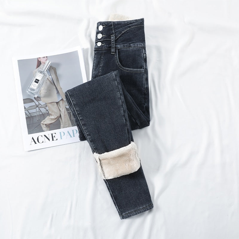 Warme pluche gevoerde damesbroek, stretch en comfortabel voor winterse casual look.